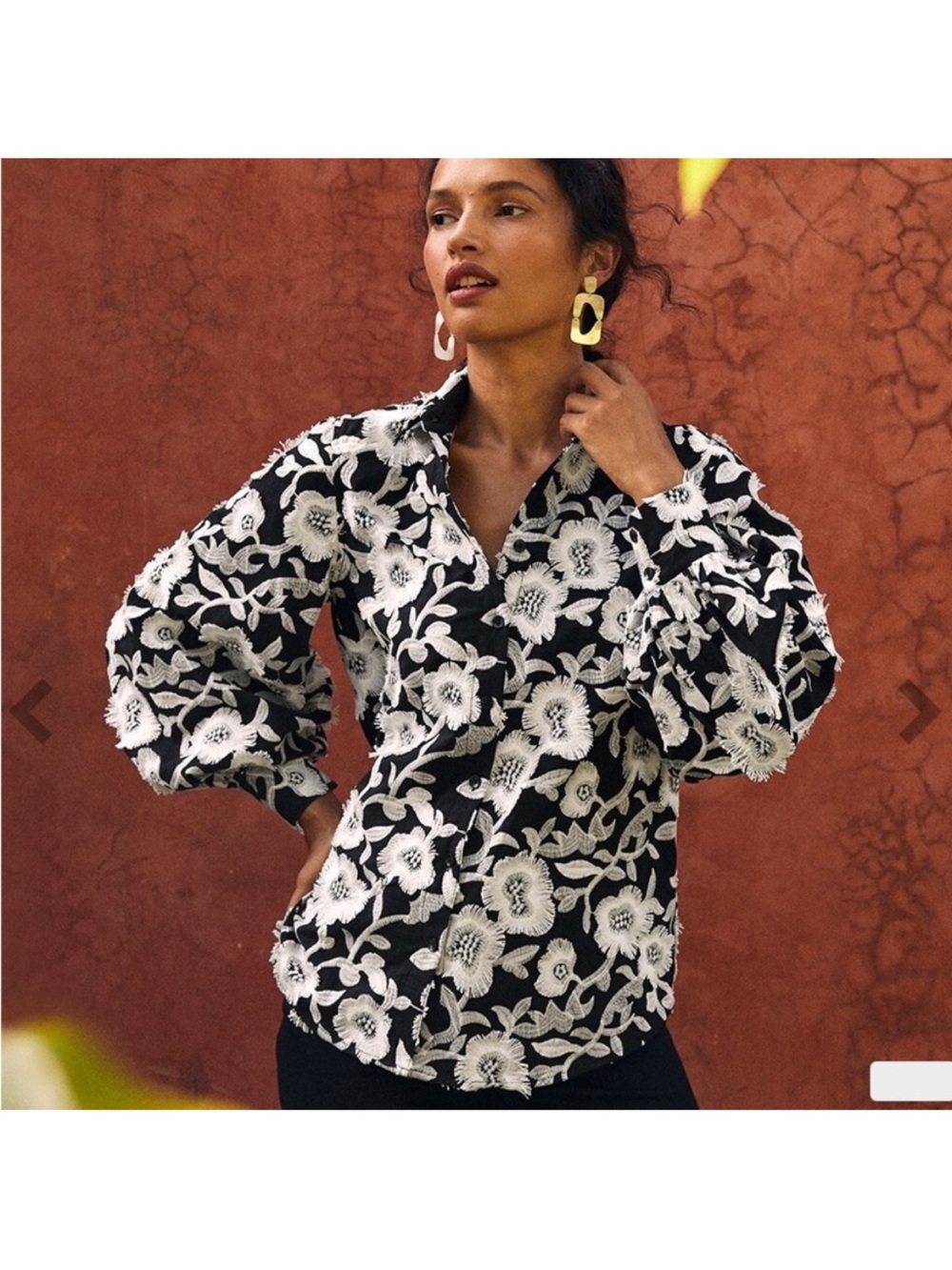 Chicos 3 -D. Black & White Floral embroidered floral appliqué poplin Blouse